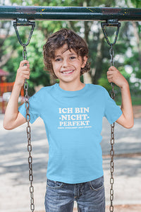 Kinder T-Shirt mit "Ich bin nicht perfekt, aber verdammt nah dran" Aufdruck
