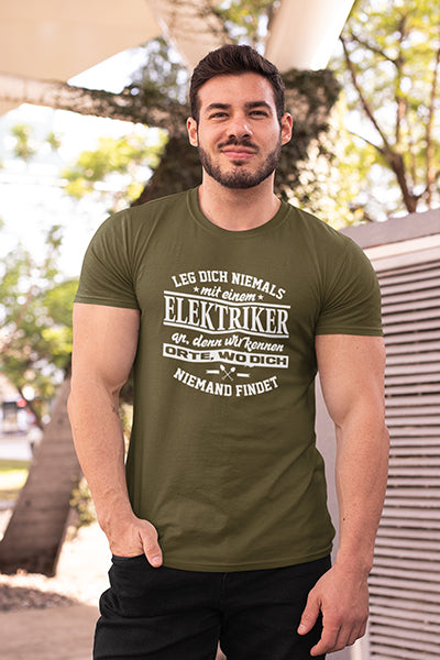 Herren Shirt Leg dich niemals mit einem Elektriker an