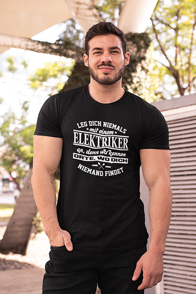 Herren Shirt Leg dich niemals mit einem Elektriker an