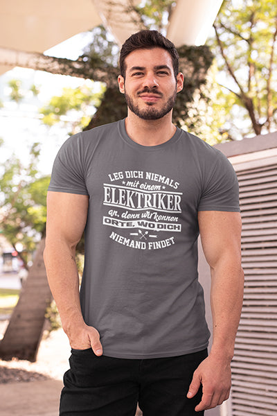 Herren Shirt Leg dich niemals mit einem Elektriker an