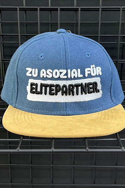 Beechfield Cap mit einem humorvollen Spruch Zu Asozial für Elitepartner bestickt