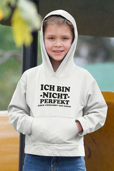 Kinder Hoodie mit "Ich bin nicht perfekt, aber verdammt nah dran" Aufdruck