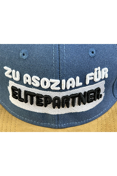 Beechfield Cap mit einem humorvollen Spruch Zu Asozial für Elitepartner bestickt